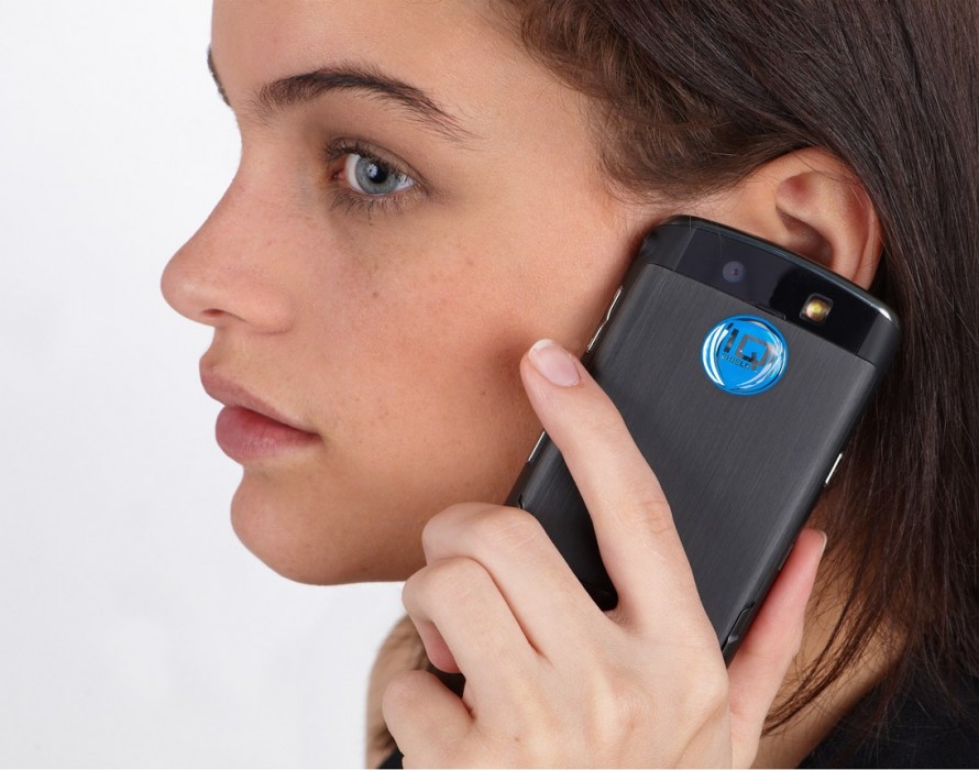 Téléphones portables: les accessoires anti-ondes sont-ils vraiment utiles?